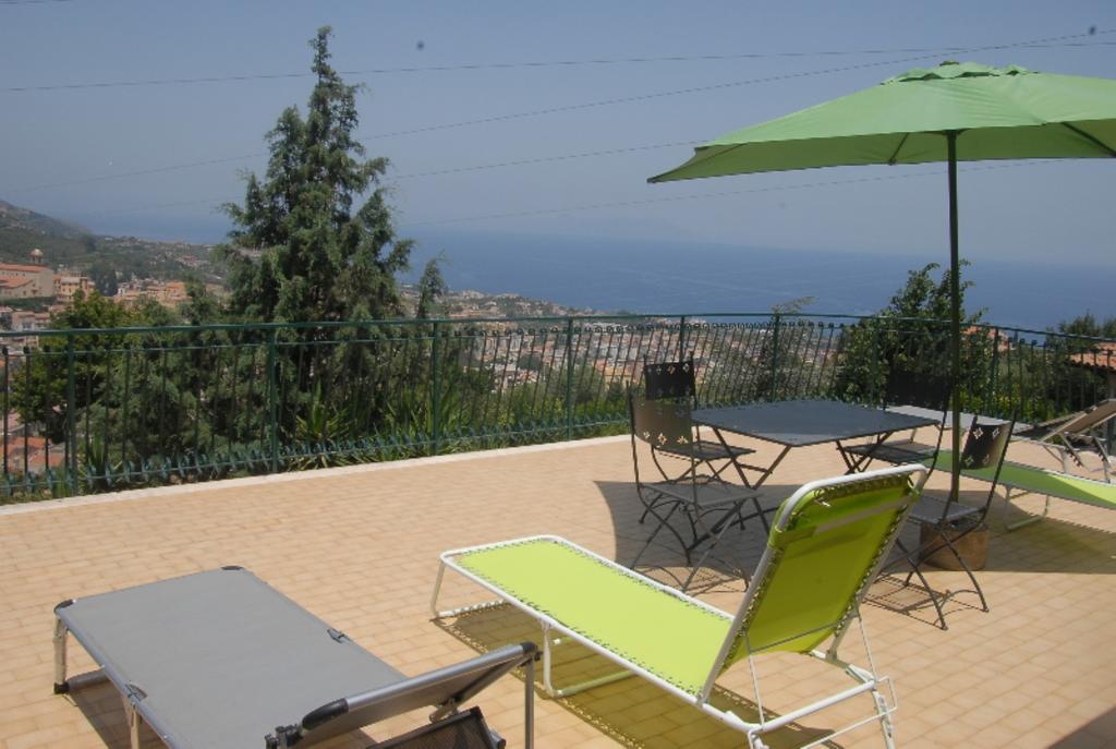 B&B Villa Zia Febronia Patti Eksteriør billede